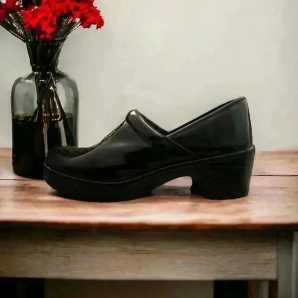 Lands End Women Camden Clog Black Patent Size 9 US.  Minor Scuffing - See pics - Picture 4 of 8